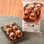 ファミリーマートのふんわりとろっと食感のたこ焼。税込価格：375円。生地に練りこんだあおさが香るふんわりとろっと食感のたこ焼です。