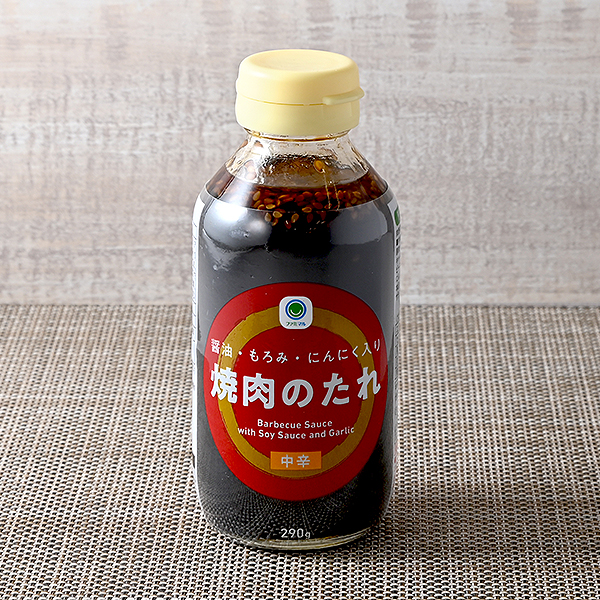 ファミリーマートの焼肉のたれ。税込価格：235円。醤油・白胡麻・香辛料などにりんごと蜂蜜を加えた、コクと甘さのバランスが良い焼肉のたれです。