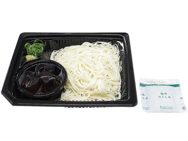 セブンイレブンの三輪の神糸使用手延べ三輪そうめんを比較する。税込価格：462円、カロリー：291kcal、1円あたりカロリー：0.63kcal/円、たんぱく質：9.8g、1円あたりたんぱく質：0.02g/円、脂質：2g、炭水化物：59.5g、糖質：57.6g、食物繊維：1.9g、食塩相当量：2.3g。手延べ製法によりつるみとのど越しの良い三輪そうめんに、だしの風味を引き立てたつゆを合わせました。アレルギー：小麦。