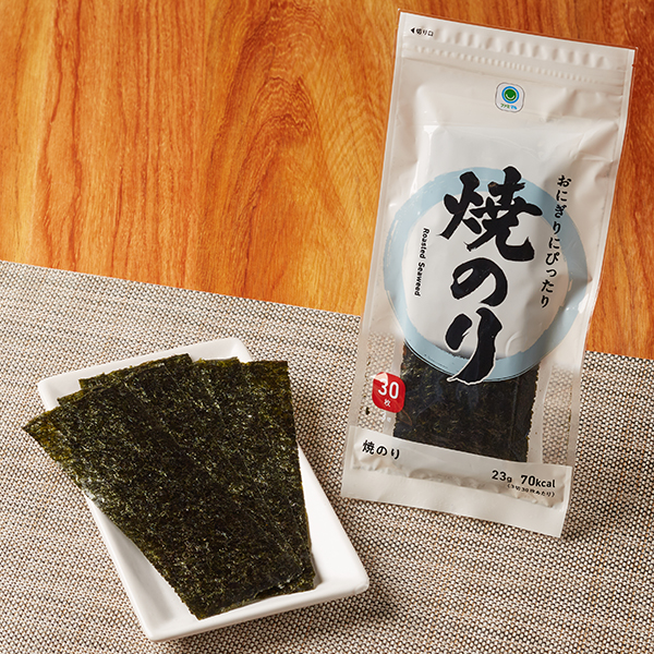 ファミリーマートのおにぎりにぴったり 焼のり 3切30枚。税込価格：498円。おにぎり、お餅にぴったり、パリッとおいしい焼のりです。