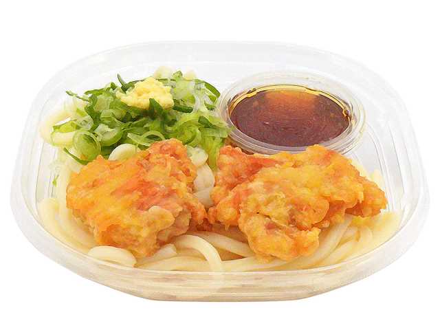 鶏天ぶっかけうどん セブンイレブン しなやかなで粘りのある食感のうどんにジューシーな鶏天２個を組み合わせたぶっかけうどん。具材は、鶏天、青ねぎ、生姜を盛り付け。