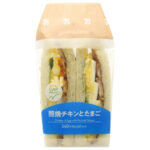 セブンイレブンの照焼チキンとたまごサンドを比較する。税込価格：367円、カロリー：337kcal、1円あたりカロリー：0.92kcal/円、たんぱく質：16.1g、1円あたりたんぱく質：0.04g/円、脂質：18.6g、炭水化物：26.9g、糖質：25.5g、食物繊維：1.4g、食塩相当量：2.2g。ジューシーな鶏モモ肉に照焼ソースを合わせ、茹で玉子とたまごサラダをはさみました。アレルギー：卵、乳、小麦。