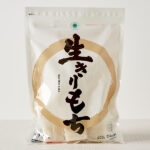 ファミリーマートの生きりもち 400G。税込価格：532円。低温で精米したもち米を使用した、つきたてのおいしさとなめらかな食感が味わえるおもちです。