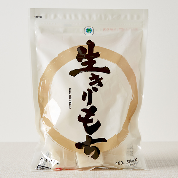 ファミリーマートの生きりもち 400G。税込価格：532円。低温で精米したもち米を使用した、つきたてのおいしさとなめらかな食感が味わえるおもちです。