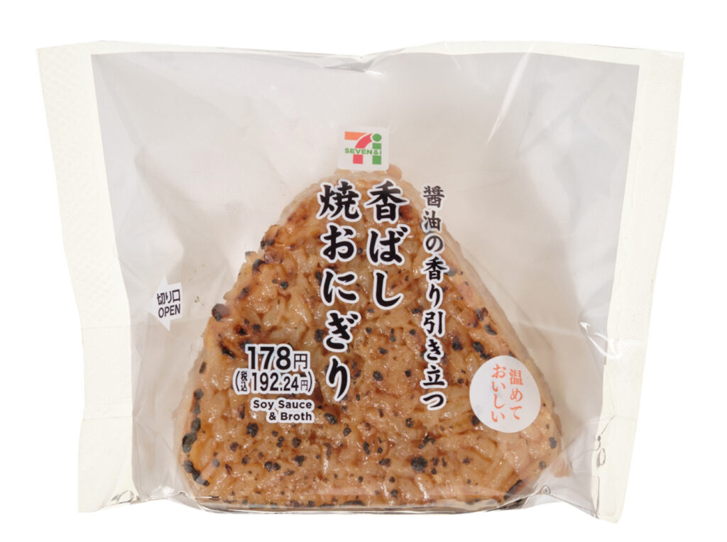 セブンイレブンの醤油の香り引き立つ 香ばし焼おにぎりを比較する。税込価格：192円、カロリー：196kcal、1円あたりカロリー：1.02kcal/円、たんぱく質：3.7g、1円あたりたんぱく質：0.02g/円、脂質：0.8g、炭水化物：44.5g、糖質：42.7g、食物繊維：1.8g、食塩相当量：1.2g。醤油の芳醇な香りと香ばしさを味わえる焼おにぎりです。アレルギー：小麦。
