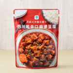 ファミリーマートの花椒の芳醇な香り四川風辛口麻婆豆腐。税込価格：298円。長期熟成豆板醤と芳醇な香りの花椒で仕上げた、四川風の辛口麻婆豆腐です。