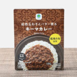 ファミリーマートの飴色玉ねぎとバター香るキーマカレー。税込価格：238円。あめ色玉ねぎとバター香る味わいが特徴のレトルトカレーです。