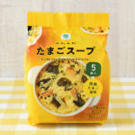 ファミリーマートのふわふわたまごスープ 5袋入。税込価格：348円。ふんわり食感のたまごに、しいたけ、たけのこ、わかめ、ネギを加えた風味と食感のバランスが良い5食パックのスープです。