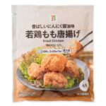 セブンイレブンの７プレミアム 若鶏もも唐揚げを比較する。税込価格：322円、カロリー：452kcal、1円あたりカロリー：1.40kcal/円、たんぱく質：24.3g、1円あたりたんぱく質：0.08g/円、脂質：27.5g、炭水化物：27.2g、糖質：26.5g、食物繊維：0.7g、食塩相当量：2.4g。香ばしいにんにく醤油味の若鶏もも唐揚げです。アレルギー：卵、乳、小麦。