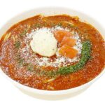 トマトソースとチーズのパスタ セブンイレブン 香味野菜のブイヨンと一緒に煮込んだトマトソースに、チーズを絡めることで、コクのある味わいのパスタです。