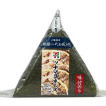 セブンイレブンの味付のり ツナマヨネーズを比較する。税込価格：197円、カロリー：251kcal、1円あたりカロリー：1.28kcal/円、たんぱく質：5g、1円あたりたんぱく質：0.03g/円、脂質：9.9g、炭水化物：36.3g、糖質：34.5g、食物繊維：1.8g、食塩相当量：1.1g。ツナをコク深いマヨネーズで和えて中具にした、パリッとした味付のりを巻いて食べる手巻おにぎりです。アレルギー：卵、小麦。