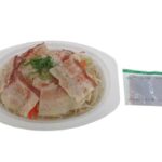 セブンイレブンのぽん酢で食べる 豚もやしを比較する。税込価格：495円、カロリー：202kcal、1円あたりカロリー：0.41kcal/円、たんぱく質：18g、1円あたりたんぱく質：0.04g/円、脂質：7.4g、炭水化物：18.4g、糖質：13.5g、食物繊維：4.9g、食塩相当量：3.5g。豚肉、もやし、キャベツ、玉ねぎ、人参をぽん酢でさっぱり食べる、１／２日分の野菜がとれる豚もやしです。原材料高騰により、価格を４５８円（税抜）に変更いたします。アレルギー：小麦。