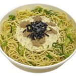 セブンイレブンのツナマヨネーズと塩昆布の和風スパゲティを比較する。税込価格：430円、カロリー：514kcal、1円あたりカロリー：1.20kcal/円、たんぱく質：21.3g、1円あたりたんぱく質：0.05g/円、脂質：15.7g、炭水化物：73.9g、糖質：69.6g、食物繊維：4.3g、食塩相当量：4.9g。ツナマヨネーズと塩昆布を和えて食べる、温製スパゲティです。アレルギー：卵、小麦。