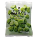 セブンイレブンの７プレミアム 塩味そら豆。税込価格：171円、カロリー：93kcal、たんぱく質：8.3g、脂質：0.5g、炭水化物：15.4g、糖質：12.1g、食物繊維：3.3g、食塩相当量：0.5g。おやつやおつまみに最適なホクホクとした食感のそら豆です。アレルギー：なし。