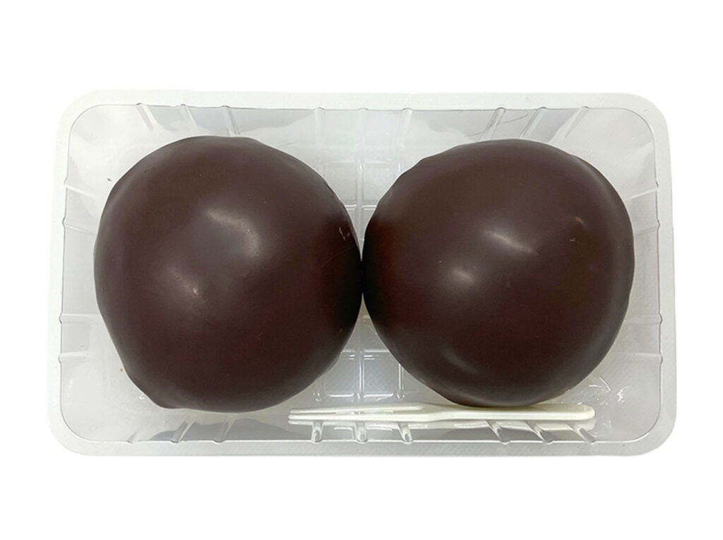 セブンイレブンのぱりぷにゃちょこくりーむ。税込価格：140円、カロリー：157kcal、たんぱく質：2.3g、脂質：9.4g、炭水化物：16.3g、糖質：15.4g、食物繊維：0.9g、食塩相当量：0.2g。もちもちした生地にチョコクリームを入れ、チョコを上掛けした2個入のぷにゃです。アレルギー：卵、乳、小麦。