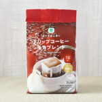ファミリーマートの甘く芳醇な香りドリップコーヒー モカブレンド。税込価格：440円。甘く芳醇な香りが特徴のドリップコーヒーモカブレンドです。アラビカ豆を100%使用しています。