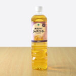 ファミリーマートの茶流彩彩 ジャスミン茶 950ml。税込価格：160円。最高等級茶葉の「銀毫（ぎんごう）」を30％使用したジャスミン茶です。茶葉の上品で華やかな香りと、すっきりとした飲みやすい味わいが特徴です。