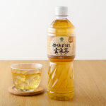 ファミリーマートの茶流彩彩 玄米茶 600ml。税込価格：118円。国産米と国産茶葉を100％使用した玄米茶です。玄米の香ばしい香りと、抹茶を入れることにより、しっかりとした飲みごたえを実現した満足感のある味わいが特徴です。