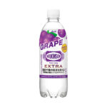 ファミリーマートのウィルキンソン タンサン エクストラ グレープ 490ml。税込価格：135円。「ウィルキンソン」ブランドならではの強炭酸とグレープフレーバーの爽快ですっきりとした味わいが特徴です。 ［ファミリーマート限定］。