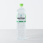 ファミリーマートの宮崎県霧島の天然水 1020ml。税込価格：150円。霧島山系の地層が磨き上げたおいしい水です。シリカを70mg/L含んだ、硬度140mg/Lの中硬水です。