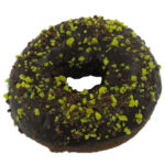 ダブルクランチチョコドーナツ セブンイレブン ミルク風味のドーナツをチョコレートでコーティングし、チョコとバター風味の２種類のクランチを上掛けしました。