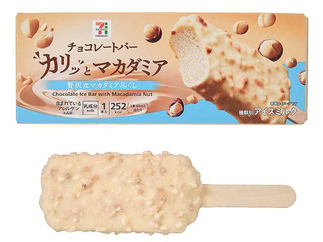 セブンイレブンの７Ｐ カリッと マカダミアチョコバーを比較する。税込価格：300円、カロリー：252kcal、1円あたりカロリー：0.84kcal/円、たんぱく質：2.4g、1円あたりたんぱく質：0.01g/円、脂質：19.1g、炭水化物：18.1g、糖質：17.2g、食物繊維：0.9g、食塩相当量：0.2g。２種のマカダミアナッツを使用した、カリッと食感が楽しめる贅沢なマカダミア尽くしのバーアイスです。アレルギー：乳。