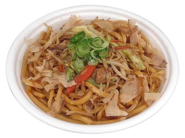 セブンイレブンのだし香る醤油焼うどんを比較する。税込価格：538円、カロリー：579kcal、1円あたりカロリー：1.08kcal/円、たんぱく質：22.3g、1円あたりたんぱく質：0.04g/円、脂質：13.4g、炭水化物：97g、糖質：87.7g、食物繊維：9.3g、食塩相当量：5.6g。たまり醤油のコクと旨みのきいた、かつお出汁風味の焼うどんです｡。アレルギー：卵、乳、小麦。