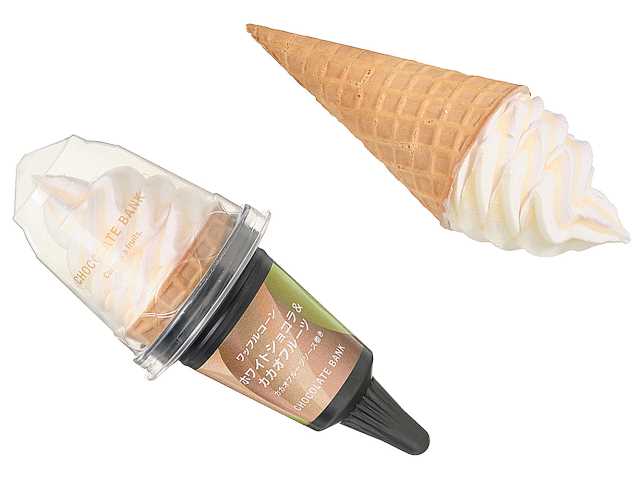 セブンイレブンのチョコレートバンク ワッフルコーン ショコラ＆カカオフルーツを比較する。税込価格：387円。アレルギー：乳、小麦。