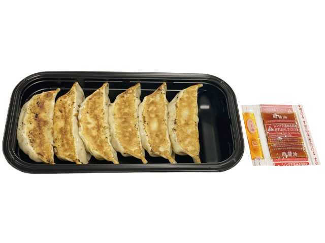セブンイレブンの宇都宮餃子会監修 野菜焼餃子を比較する。税込価格：279円、カロリー：280kcal、1円あたりカロリー：1.00kcal/円、たんぱく質：11g、1円あたりたんぱく質：0.04g/円、脂質：9.4g、炭水化物：39.7g、糖質：36g、食物繊維：3.7g、食塩相当量：2.6g。宇都宮餃子会監修の野菜餃子です。シャキシャキとした野菜の食感と、粗みじんにした生姜の香りが特長です。アレルギー：卵、小麦。