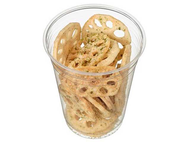 セブンイレブンのレンコンのり塩チップを比較する。税込価格：268円、カロリー：251kcal、1円あたりカロリー：0.94kcal/円、たんぱく質：2.3g、1円あたりたんぱく質：0.01g/円、脂質：18g、炭水化物：23g、糖質：17.1g、食物繊維：5.9g、食塩相当量：0.6g。スライスしたレンコンチップに、青のりと塩を合わせたやみつきになる味わいです。アレルギー：小麦。