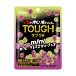 ファミリーマートのカバヤ タフグミmini グレープ&マスカットデュオを比較する。税込価格：257円。クセになる高弾力食感グミの小粒タイプです。グレープ味とマスカット味の2種アソートです。 ［ファミリーマート先行発売・数量限定］。