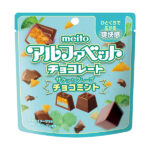 meito　アルファベットチョコレートサクッとクレープチョコミント ファミリーマート サクッと香ばしい薄焼きクレープ入りで、爽快感がひとくちで広がるミントチョコレート。
［ファミリーマート限定・数量限定］