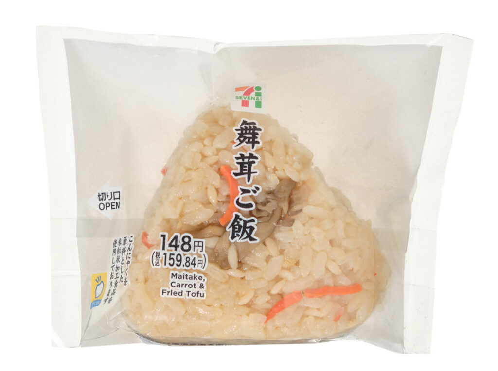 舞茸ご飯おむすび セブンイレブン 舞茸、人参、油揚げを混ぜ込んだ、混ぜ飯おむすび。ご飯の一部にマンナン米（こんにゃくを原料とした米粒状加工食品）を使用している商品。