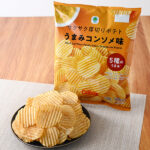 ファミリーマートのサクサク厚切りポテトうまみコンソメ味 大袋を比較する。税込価格：278円。サクサク厚切りで食べごたえのある大袋タイプのポテトチップスです。チキン・トマト・オニオン・はくさい・セロリの5種類の旨みが味わえる仕立てです。