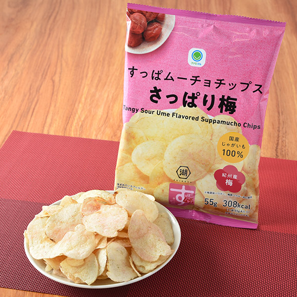 ファミリーマートのすっぱムーチョチップスさっぱり梅を比較する。税込価格：138円。国産じゃがいも100%、紀州産梅を使用した、梅のほんのりやわらかな酸味、じゅわっとした甘みが特徴のポテトチップスです。