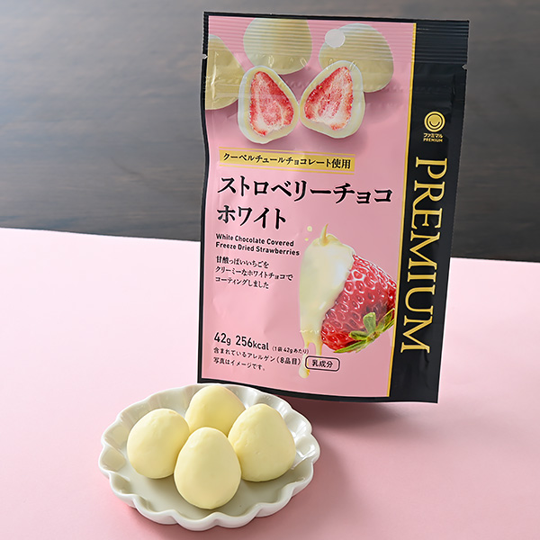 ファミリーマートのストロベリーチョコホワイトを比較する。税込価格：378円。フリーズドライいちごの酸味と、ホワイトチョコレートのコクが楽しめるストロベリーチョコです。