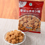 ファミリーマートのベビースターラーメン丸香ばしチキン味を比較する。税込価格：138円。ひとくちサイズで食べやすいベビースターラーメンです。チキン味です。