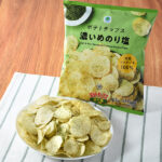 ファミリーマートのポテトチップス濃いめのり塩 大袋を比較する。税込価格：278円。国産じゃがいもを100％使用しています。青のりとあおさの濃い風味に塩をきかせ、コクのある味わいに仕上げたポテトチップスです。