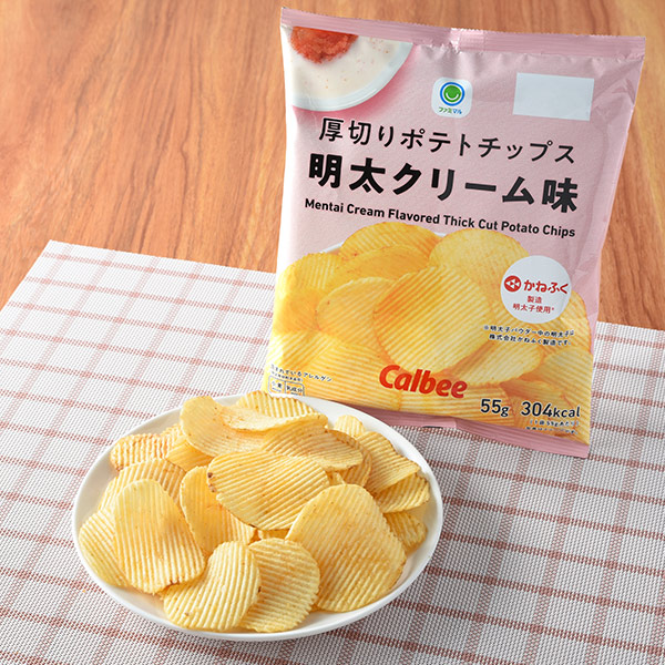 ファミリーマートの厚切りポテトチップス明太クリーム味を比較する。税込価格：150円。クリーム風味と明太子のコクのある味わい。厚切りV字カットタイプのポテトチップスです。