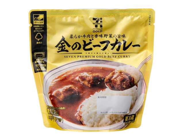 セブンイレブンの７プレミアムゴールド 金のビーフカレーを比較する。税込価格：430円、カロリー：458kcal、1円あたりカロリー：1.07kcal/円、たんぱく質：12.3g、1円あたりたんぱく質：0.03g/円、脂質：36.8g、炭水化物：20.7g、糖質：18.1g、食物繊維：2.6g、食塩相当量：2.8g。主役の牛肉はハーブ等で漬け込むことで、さらに柔らかな食感へと進化。香味野菜と焙煎されたスパイスが香り立つ本格的な味わいに仕立てました。アレルギー：卵、乳、小麦。