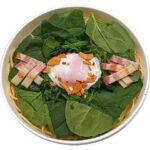 温玉ぺペロンチーノ 北海道せたな町産ほうれん草使用 セブンイレブン 北海道せたな町産のほうれん草を使用した、出汁を合わせたガーリックオイルとベーコンの風味にとろっとした卵黄が絡むコクと旨味のある味わいのパスタです。