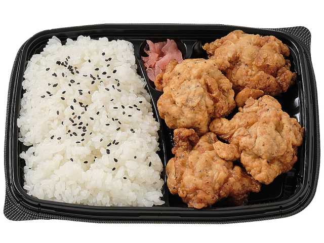 セブンイレブンのやみつきにんにく醤油唐揚げ弁当を比較する。税込価格：700円、カロリー：683kcal、1円あたりカロリー：0.98kcal/円、たんぱく質：32.9g、1円あたりたんぱく質：0.05g/円、脂質：22.3g、炭水化物：90.2g、糖質：85.1g、食物繊維：5.1g、食塩相当量：3.1g。にんにくの風味が効いた唐揚げ弁当です。アレルギー：卵、乳、小麦。