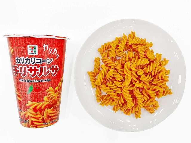 ７Ｐ カリカリコーン チリサルサ セブンイレブン コーンをまるごとすりつぶした生地をツイスト状にしたコーンスナック。チリペッパーがきいた、トマトの酸味と肉の旨みが特長のチリサルサ味。