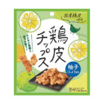 ファミリーマートの鶏皮チップス 柚子こしょう風味を比較する。税込価格：308円。国産の鶏皮をカラっと揚げたゆずこしょう風味のおつまみです。 ［ファミリーマート先行発売・数量限定］。