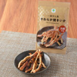 ファミリーマートの一夜干し風やわらか焼きいかを比較する。税込価格：378円。噛むほどに凝縮されたいかの旨みと、しっとり柔らかな食感が特徴の香ばしい焼きいかです。