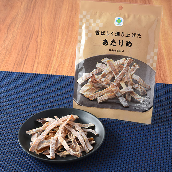 ファミリーマートの香ばしく焼き上げたあたりめを比較する。税込価格：398円。するめを香ばしく焼き上げて、食べやすく裂いたあたりめです。