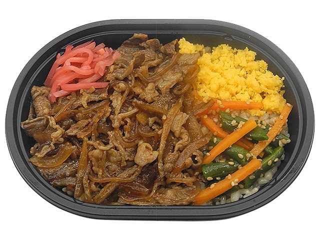 セブンイレブンの牛ごぼう御飯 豊西牛使用を比較する。税込価格：464円、カロリー：389kcal、1円あたりカロリー：0.84kcal/円、たんぱく質：9g、1円あたりたんぱく質：0.02g/円、脂質：12.9g、炭水化物：61.5g、糖質：57g、食物繊維：4.5g、食塩相当量：3.1g。もち麦を混ぜた御飯の上に十勝のブランド牛「豊西牛」を使用した甘辛い牛ごぼうや玉子そぼろなどを盛り付けた、お肉と野菜の旨みを感じられるミニサイズのお弁当です。アレルギー：卵、小麦。