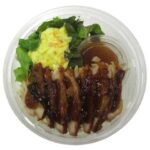 セブンイレブンの照り焼きチキンパスタサラダ たまごサラダ入りを比較する。税込価格：397円、カロリー：356kcal、1円あたりカロリー：0.90kcal/円、たんぱく質：20.5g、1円あたりたんぱく質：0.05g/円、脂質：12.9g、炭水化物：41.6g、糖質：37.4g、食物繊維：4.2g、食塩相当量：3.3g。照り焼きチキンとたまごサラダを組み合わせたパスタサラダです。さっぱりとした柑橘系の和風ドレッシングをかけてお召し上がりください。アレルギー：卵、小麦。