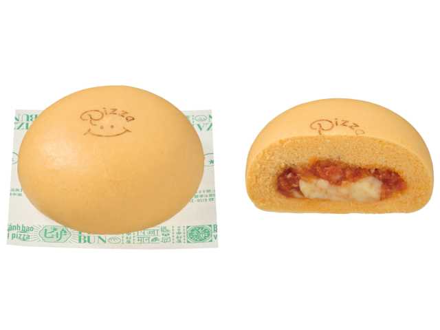 セブンイレブンのもちふわ×とろ～り ピザまん。税込価格：171円、カロリー：194kcal、たんぱく質：6.8g、脂質：5.7g、炭水化物：29.6g、糖質：28.3g、食物繊維：1.3g、食塩相当量：0.8g。すっきりとしたトマトの酸味と甘みが食べ進めやすいトマトソースと、とろ～りコクのあるチーズを組み合わせた、しっとりもちふわ食感のピザまんです。アレルギー：乳、小麦 特定原材料に準ずる20品目: 大豆。