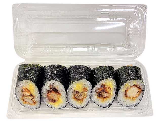 セブンイレブンの鶏唐揚げマヨネーズ巻５巻を比較する。税込価格：583円、カロリー：602kcal、1円あたりカロリー：1.03kcal/円、たんぱく質：12.3g、1円あたりたんぱく質：0.02g/円、脂質：23.2g、炭水化物：87.7g、糖質：84.2g、食物繊維：3.5g、食塩相当量：4.7g。ジューシーな鶏唐揚げと、コクのあるマヨネーズを組み合わせた巻き寿司です。アレルギー：卵、乳、小麦。